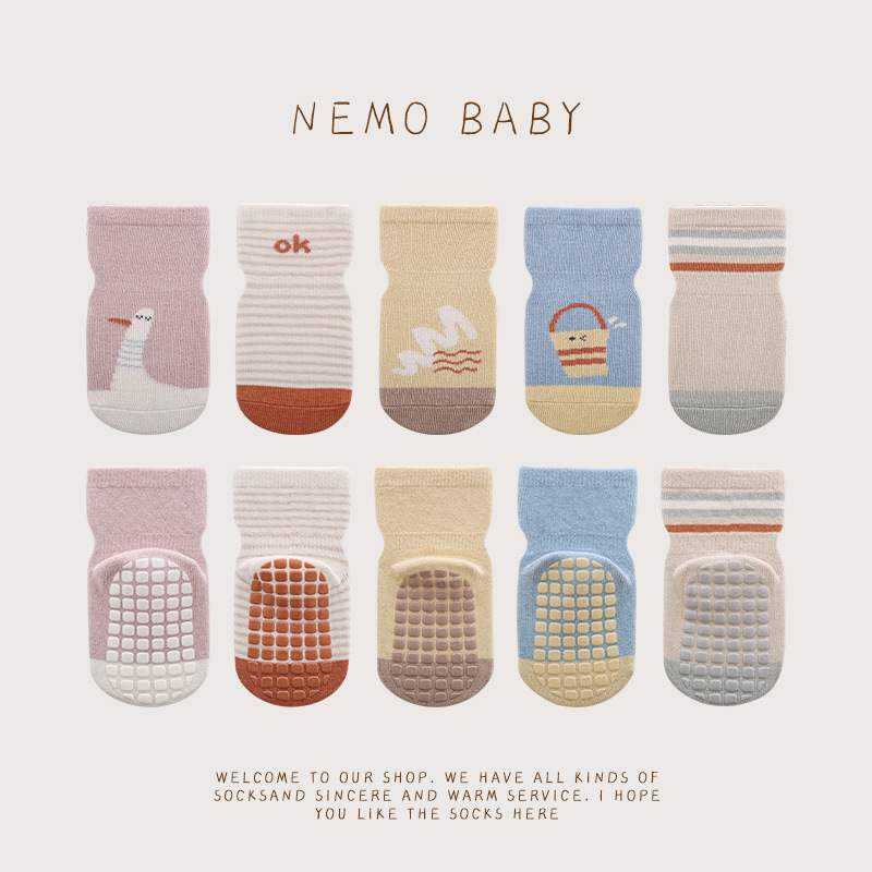 2023 primavera nuevos calcetines de piso de bebé de la primavera de los niños de interior antideslizante de los niños y niñas calcetines de dibujos animados