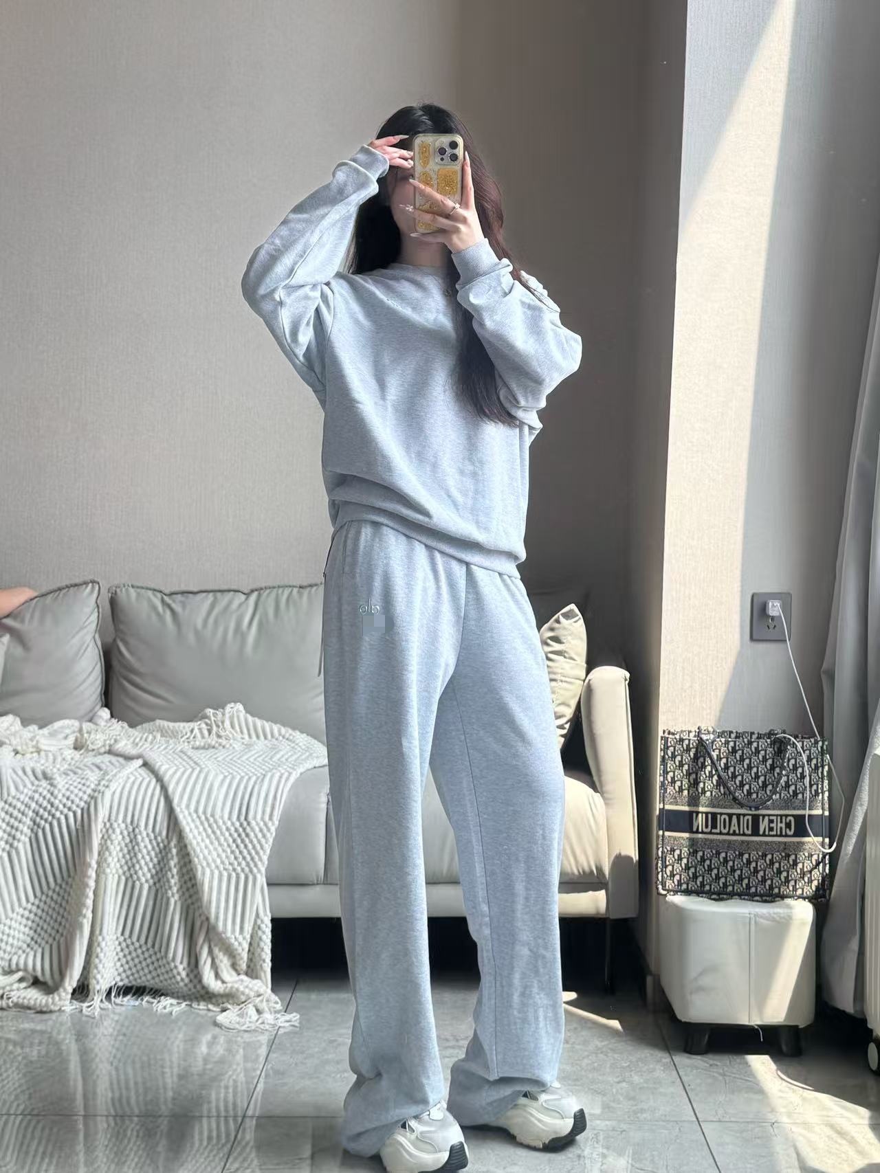 ALO 2025 otoño nuevo logotipo simple pantalones deportivos casuales de algodón para hombres y mujeres image 4