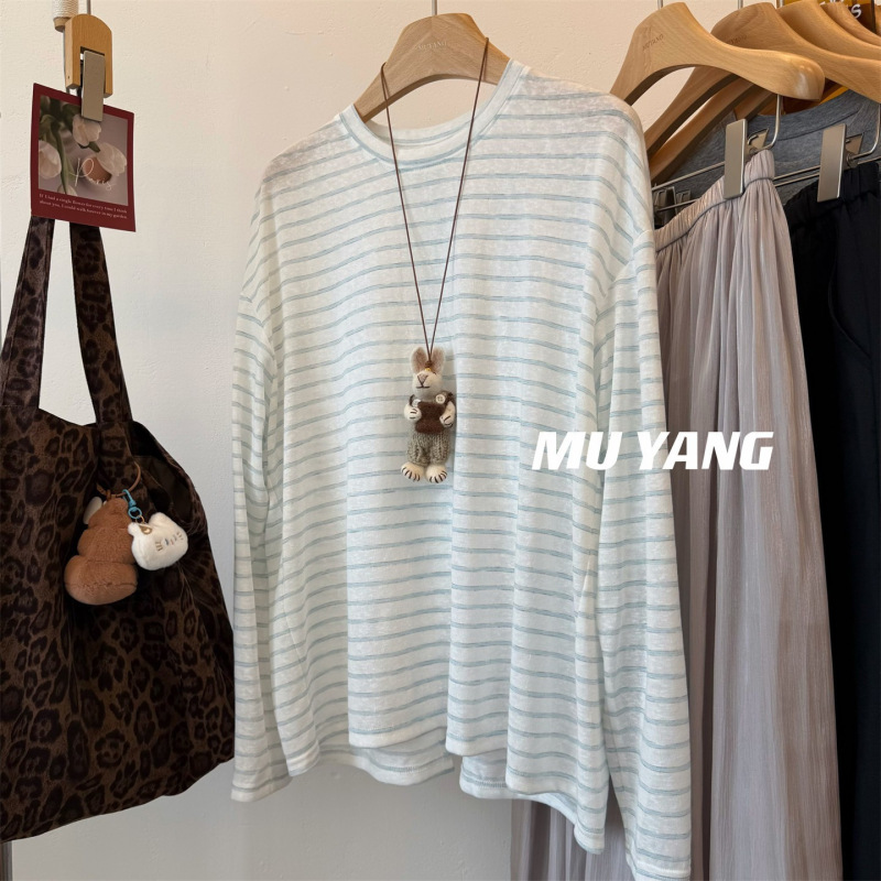 Muyang Is so Stylish! Back-Slit Fabric Patch Light Blue Sun-Protective Long-Sleeve T-Shirt for Women, Loose and Versatile Sun-Protective Cover-Up Muyang Is so Stylish! Back-Slit Fabric Patch Light Blue Sun-Protective Long-Sleeve T-Shirt for Women, Loose and Versatile Sun-Protective Cover-Up