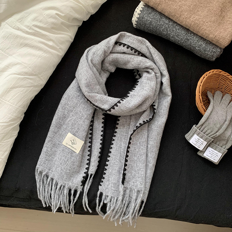 Bufandas de invierno femeninas de alta calidad 2025 nuevo estilo en la atmósfera de color sólido imitación bufandas de cachemir al por mayor