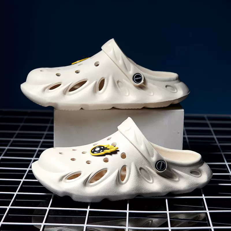 2024 Летняя мода новая мода мода мужская пламенная пещерная обувь большого размера Баотоу тапочки на открытом воздухе пляжная прохладная обувь