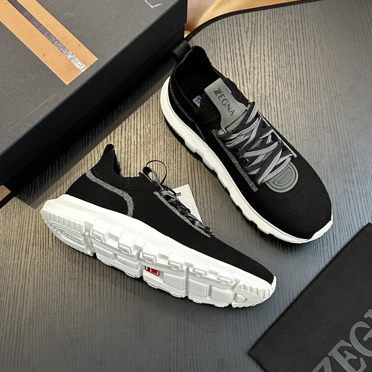 2024高端新跨境款运动休闲男鞋橡胶外底轻松灵活风格时尚动感