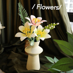 積み木の花束は花の女の子のシリーズをつづり合わせておもちゃを飾ってバラの花のバレンタインデーの誕生日プレゼントの男子学生を並べます。