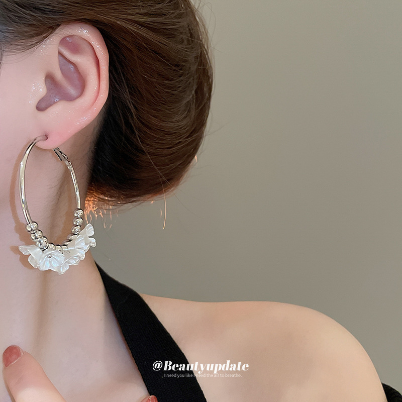 Pendientes redondos de flores de acrílico con aguja de plata, lujo ligero, sentido de alta gama, pendientes de moda simple transfronteriza, pendientes de nuevo estilo