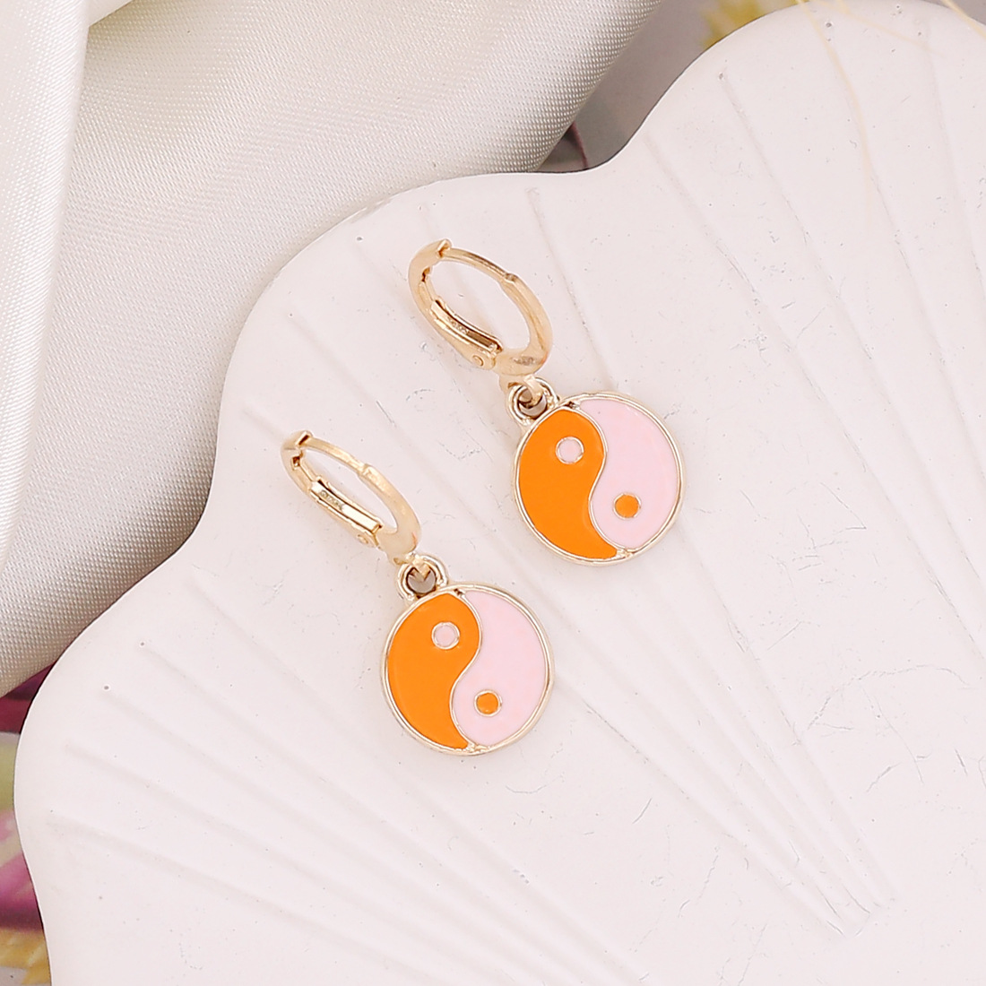 Pendientes De Tai Chi De Colores Contrastantes Retro Al Por Mayor Nihaojewelry display picture 5