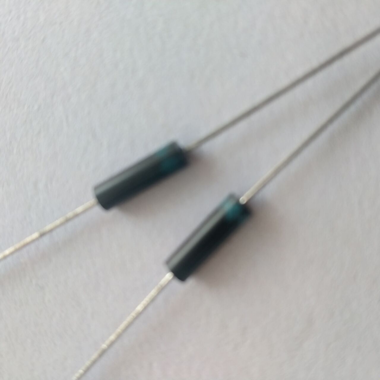 高压二极管HVRT100高压硅堆30mA10kV高频器快恢复整流硅粒子100nS