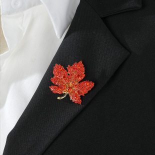Cross-border European and American diamond-encrusted gradient red maple leaf brooch vintage design exquisite fashion coat suit pin