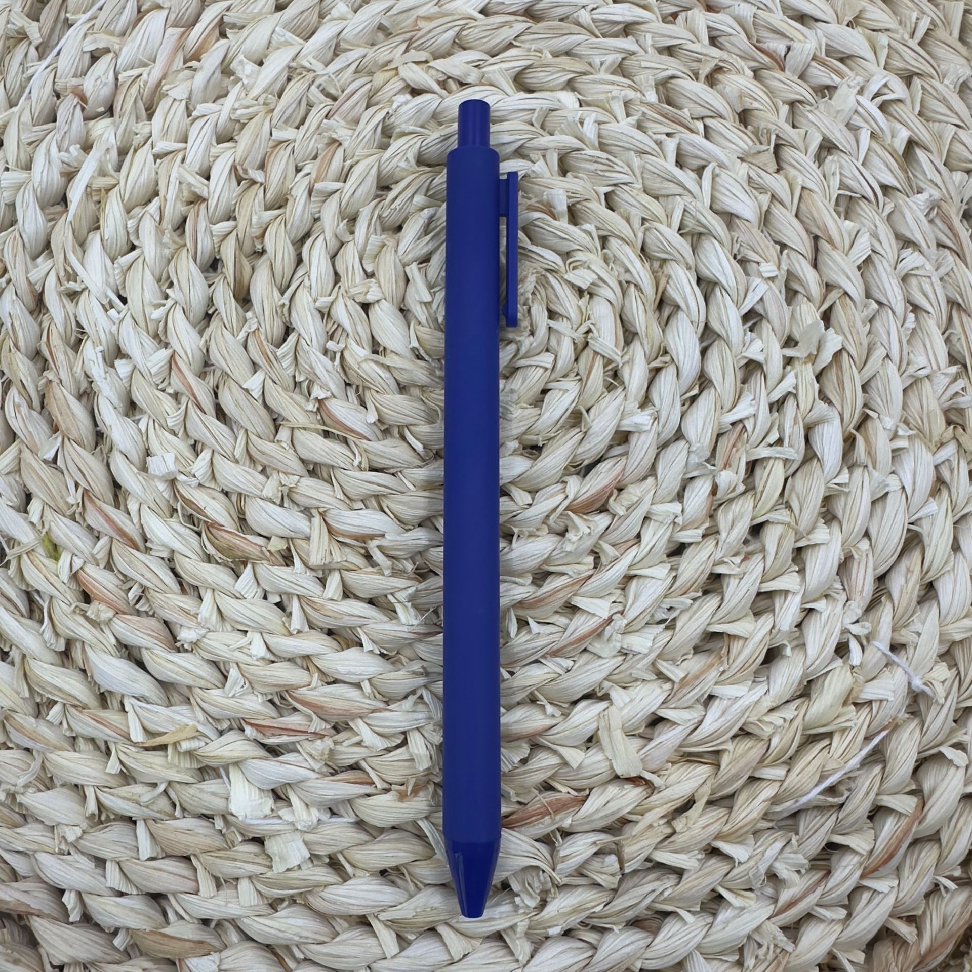 Fabricantes al por mayor Macarons color simple tipo de prensa logotipo imprimible plástico pegamento en aerosol bolígrafo bolígrafo de gel