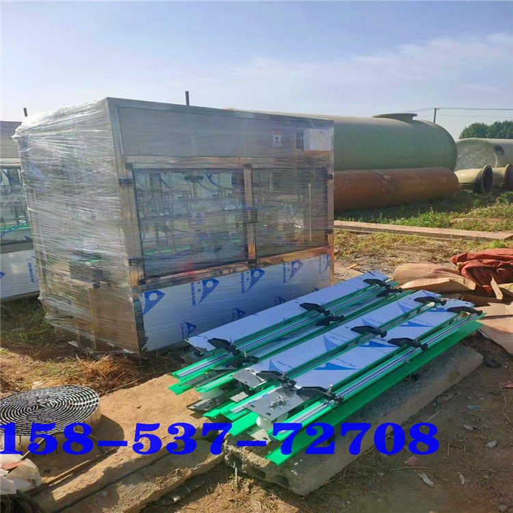 直线灌装机 二手玻璃水、尿素灌装机三合一饮料灌装机 矿泉水灌装