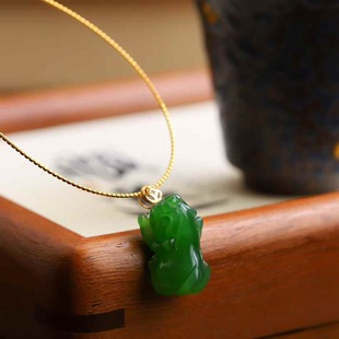 Jade Crafts Natural Xinjiang Hetian Jade Russian Material Jasper Old Material Spinach Green Small Pixiu Pendant Women's Pendant
