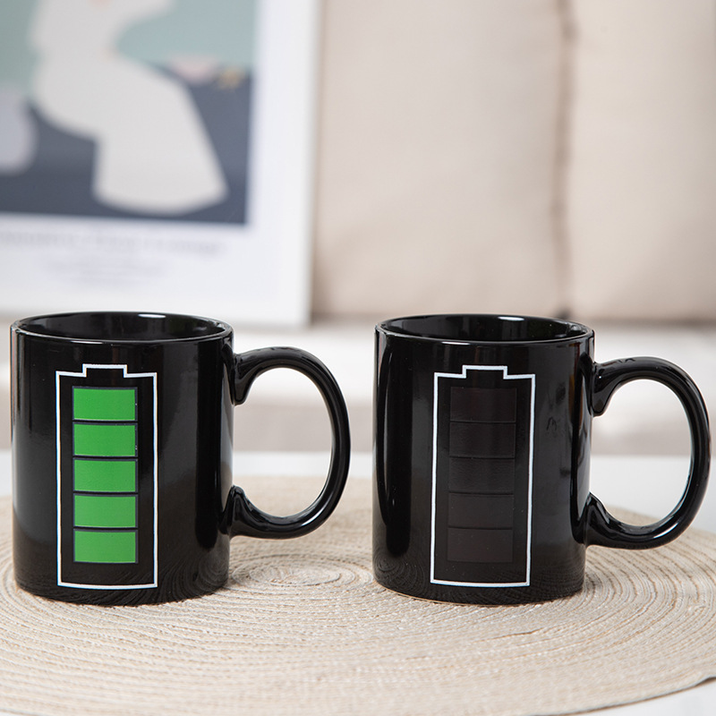 Fabricantes al por mayor de tazas de batería cambiantes de color tazas de marca de cambio de calor tazas de regalo de cerámica creativas tazas publicitarias tazas de sublimación en línea tazas