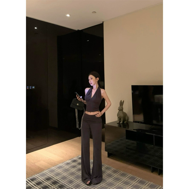 Женский костюм 2025 года: топ-камзол с халтером, сексуальный дизайн, V-образный вырез, брюки.