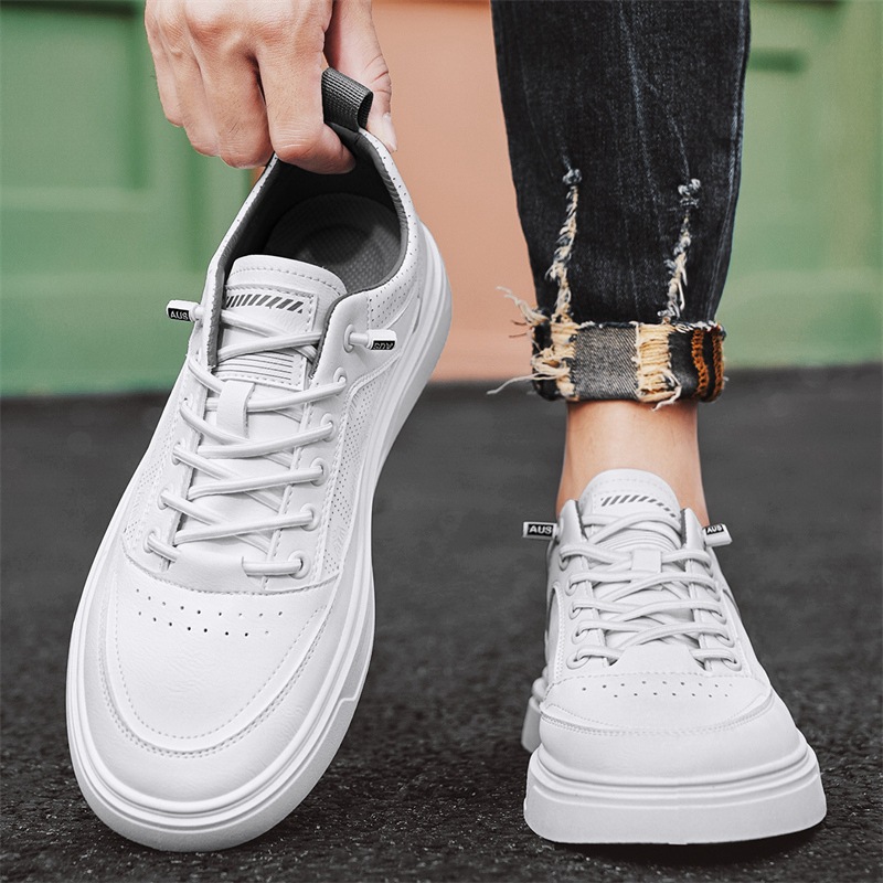 Zapatos blancos de estudiantes, zapatos de skate de fondo plano para hombres, 2025 nuevos zapatos de primavera para hombres, zapatos de cuero casuales de moda.
