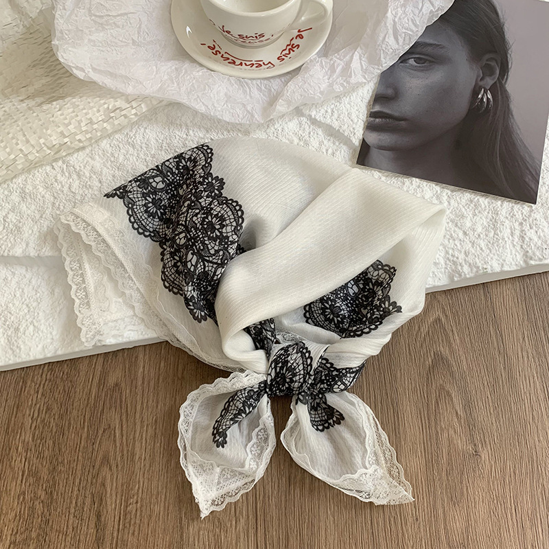 Encaje blanco y negro
