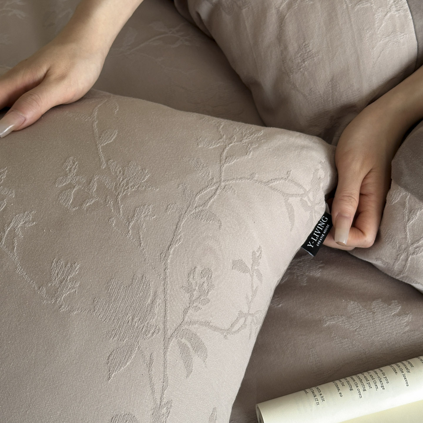 Algodón glutinoso ultra suave tejido Jacquard de cuatro piezas, ropa de cama de algodón para dormir desnudo, otoño y invierno, cuatro estaciones gruesas y cálidas.