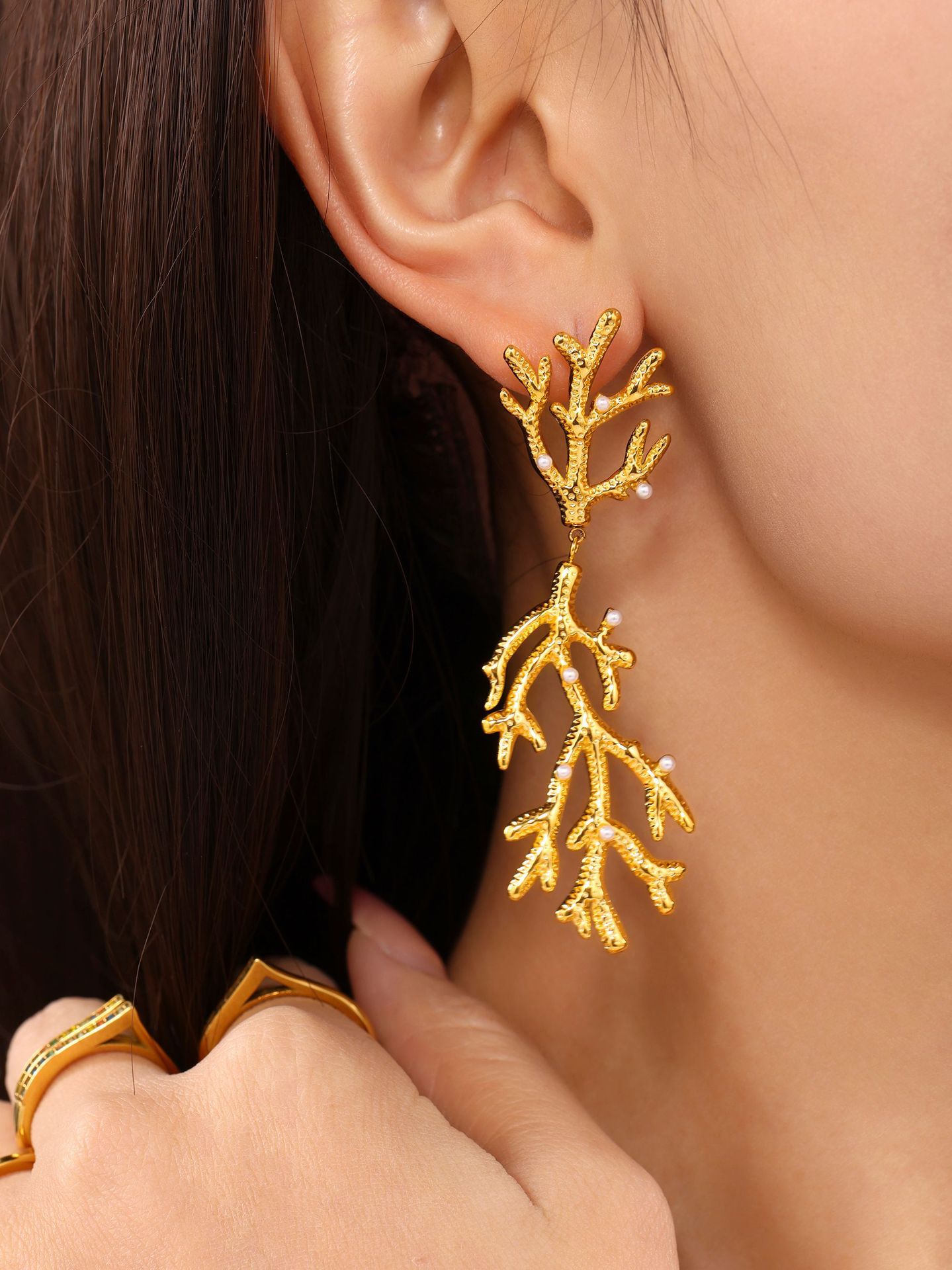 Coral Shaped Dangle Earrings With Pearl Texture For Women_voghion.com