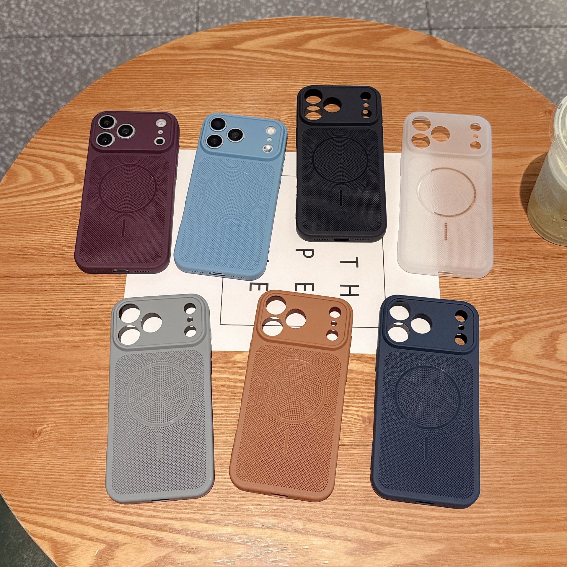 Funda de Malla Transpirable para iPhone 17 de Silicona, Disipación de Calor image 3