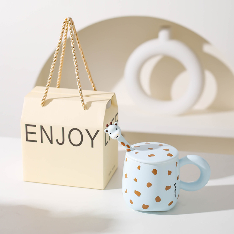 Tazas de cerámica creativas y lindas tazas con cubierta de cucharas tazas de agua para niños tazas de pareja tazas de leche tazas de café para chicas