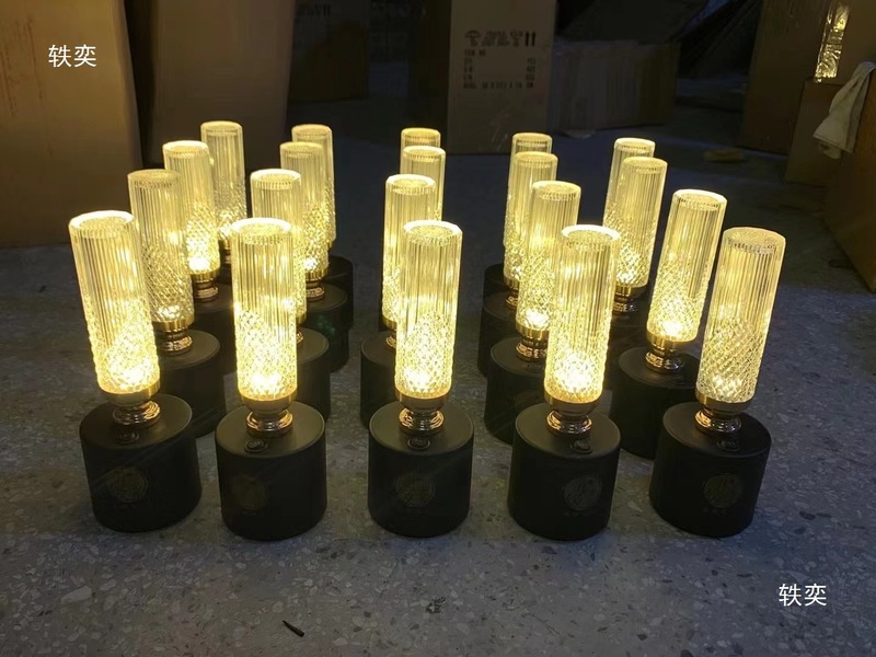 バーテーブルランプ LED充電式テーブルランプ ダイニングバー カフェ ライブハウス 雰囲気ランプ リモコン付き クリアバーテーブルランプ|undefined