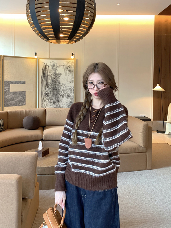 法式复古半开领毛衣女2025秋季新款牛角扣设计感条纹长袖针织上衣|undefined