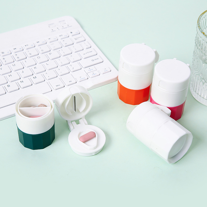 Cortador de medicina portátil de comercio exterior separado con tapa de molienda y trituración caja de medicina hogar viaje a prueba de polvo pequeña caja de medicina al por mayor