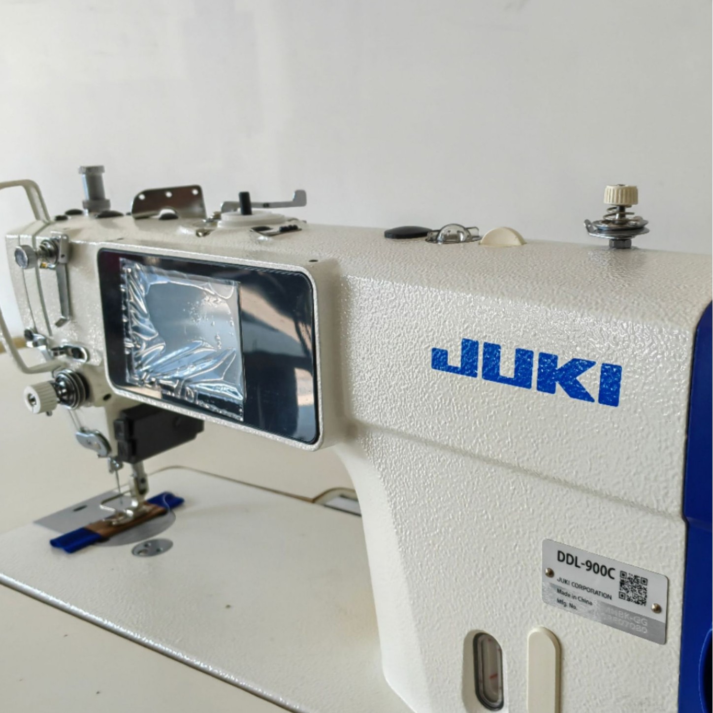 Máquina de coser plana computarizada JUKI DDL-900C japonesa al por mayor, adecuada para materiales delgados y gruesos, máquina de coser eléctrica para telas gruesas.