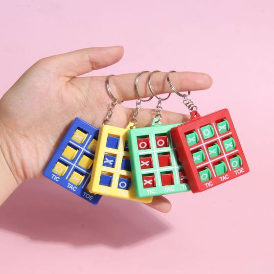 Cross-border well-shaped chess XO Sanzi chess keychain elementary school student plastic cross-well game puzzle circle fork chess gift toy