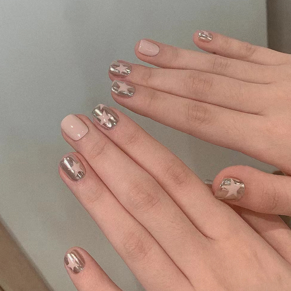 Color transfronterizo dulce y fresco desgaste de uñas polvo desnudo de plata metálica personalidad de manicuría estrella de moda parche de uñas