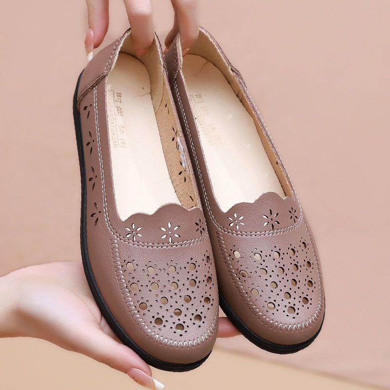 Genuine Leather Soft-Soled Mom Shoes, Autumn Breathable Hollow Leather Shoes, Non-Slip Flat Shoes for Middle-Aged and Elderly Women, Elderly Perforated Shoes