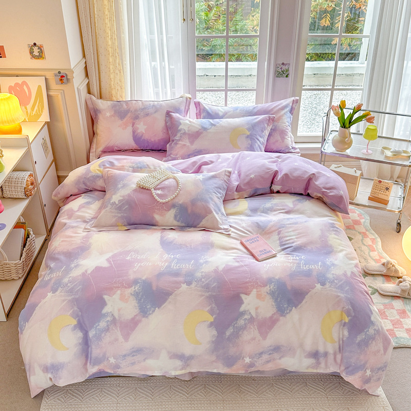 Cama de algodón fresco pequeño conjunto de cuatro piezas de algodón dibujos animados impresos cubierta de edredón dormitorio de estudiantes un solo conjunto de ropa de cama de tres piezas en