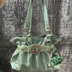 25新商品のミレニアムギャルはきらきらとしています。