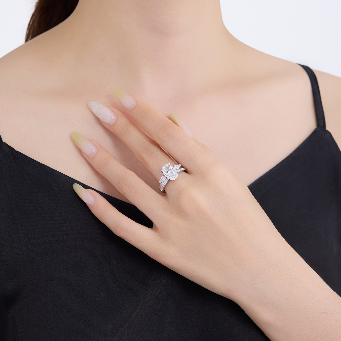 Xuping nicho diseño ligero de lujo huevo de paloma anillo de aleación de cobre chapado en blanco simple ins estilo joyería al por mayor