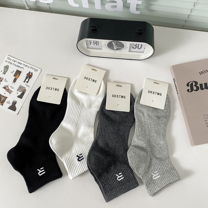 Sports Men's Socks Spring and Autumn Cotton Socks Sweat Absorbing Deodorant Breathable Mesh Solid Color Boys White Medium Short Socks
