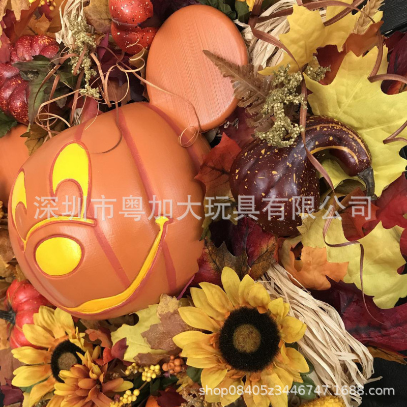 独立駅の新型秋のハロウィンの手作りミッキーマウスのかぼちゃの花の輪の門飾りは花の輪の工場の現物を掛けます。|undefined