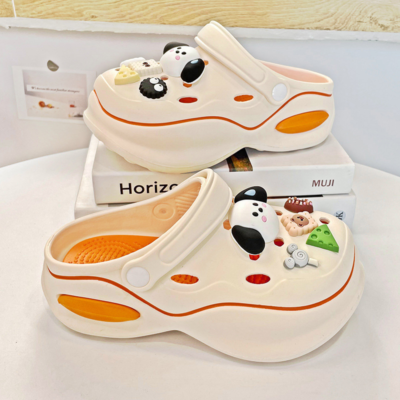 Nueva calidad de bricolaje, zapatos con agujeros, mujeres al por mayor, 2025, uso de verano, fondo grueso de dibujos animados, pisando mierda, sandalias Baotou, cabello