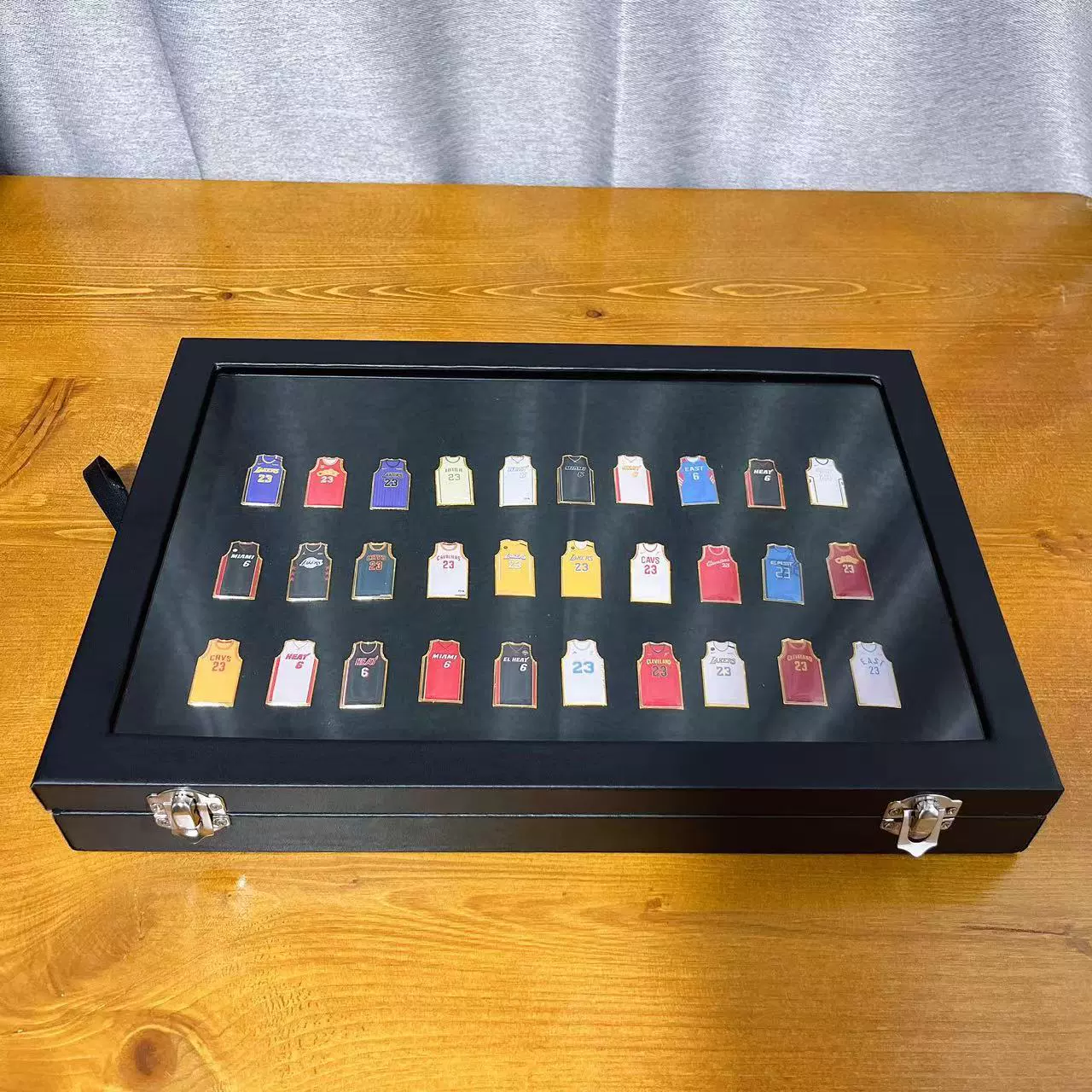 Коби Карри Джеймс Ирвинг Баскетбольный Джерси Металлический значок Коллекция Сувенирный подарок Фоторамка Настольная украшение