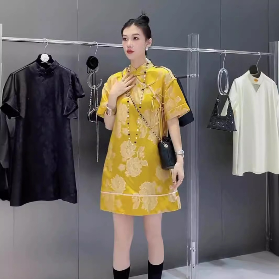 Váy sườn xám cách tân phong cách Trung Quốc mới, tay ngắn, thắt eo, dáng maxi, màu vàng — Màu vàng