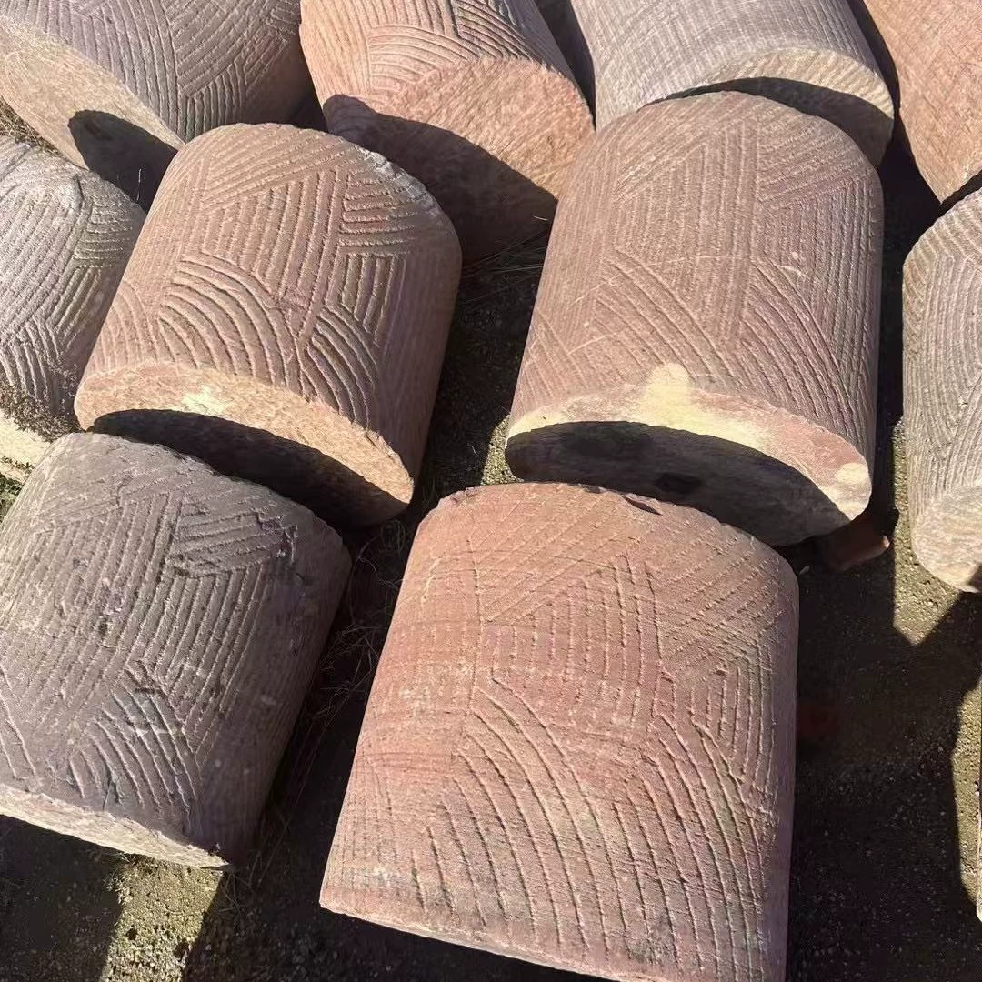 Спотовые поставки старых каменных орудий из красного камня в сельской местности