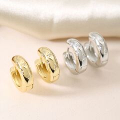 新型のフランス式のレトロな気質はダイヤモンドのイヤリングを入れます。