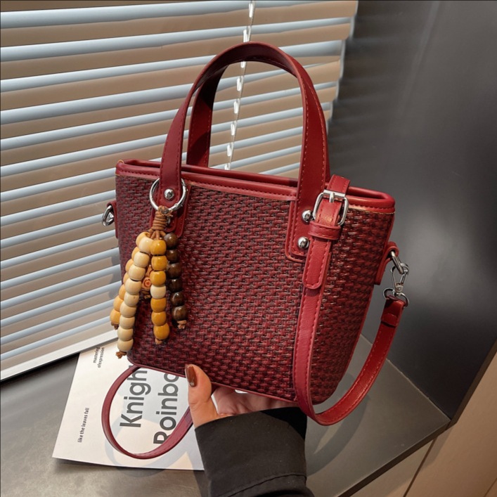 Simple bolso de cesta de comida de mano mujer 2025 invierno nuevo estilo de alto nivel bolso de hombro de lujo ligero bolso de cubo