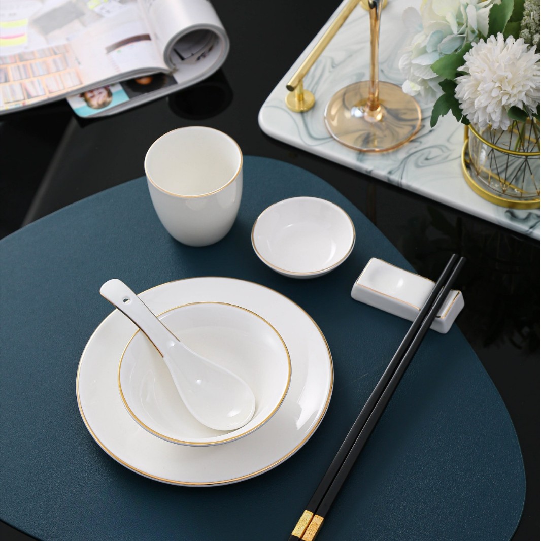 Seven-piece gold-rimmed fin bowl setting set