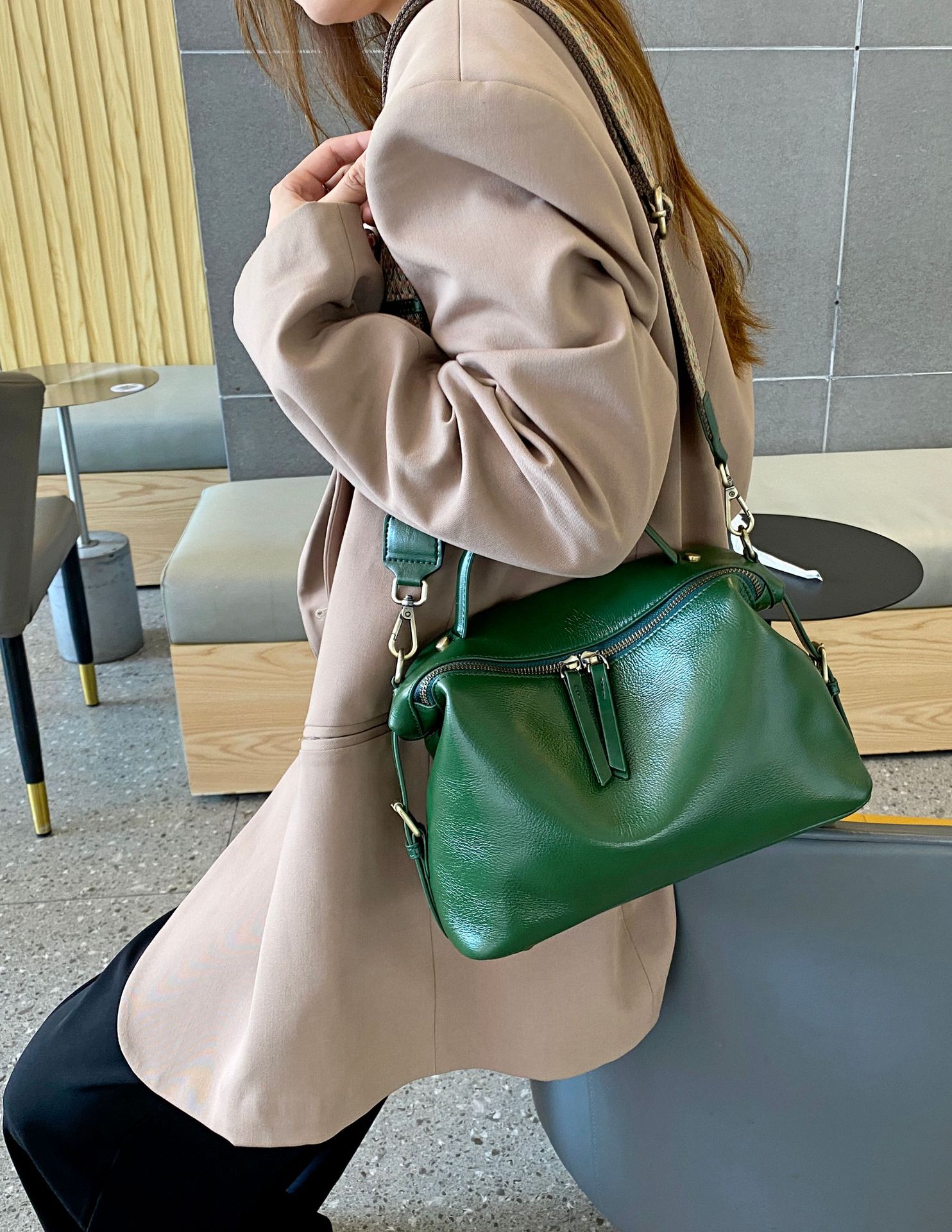 Plant tanned top layer cowhide, niche and versatile single shoulder crossbody minimalist women's zippered dumpling bag,_voghion.com