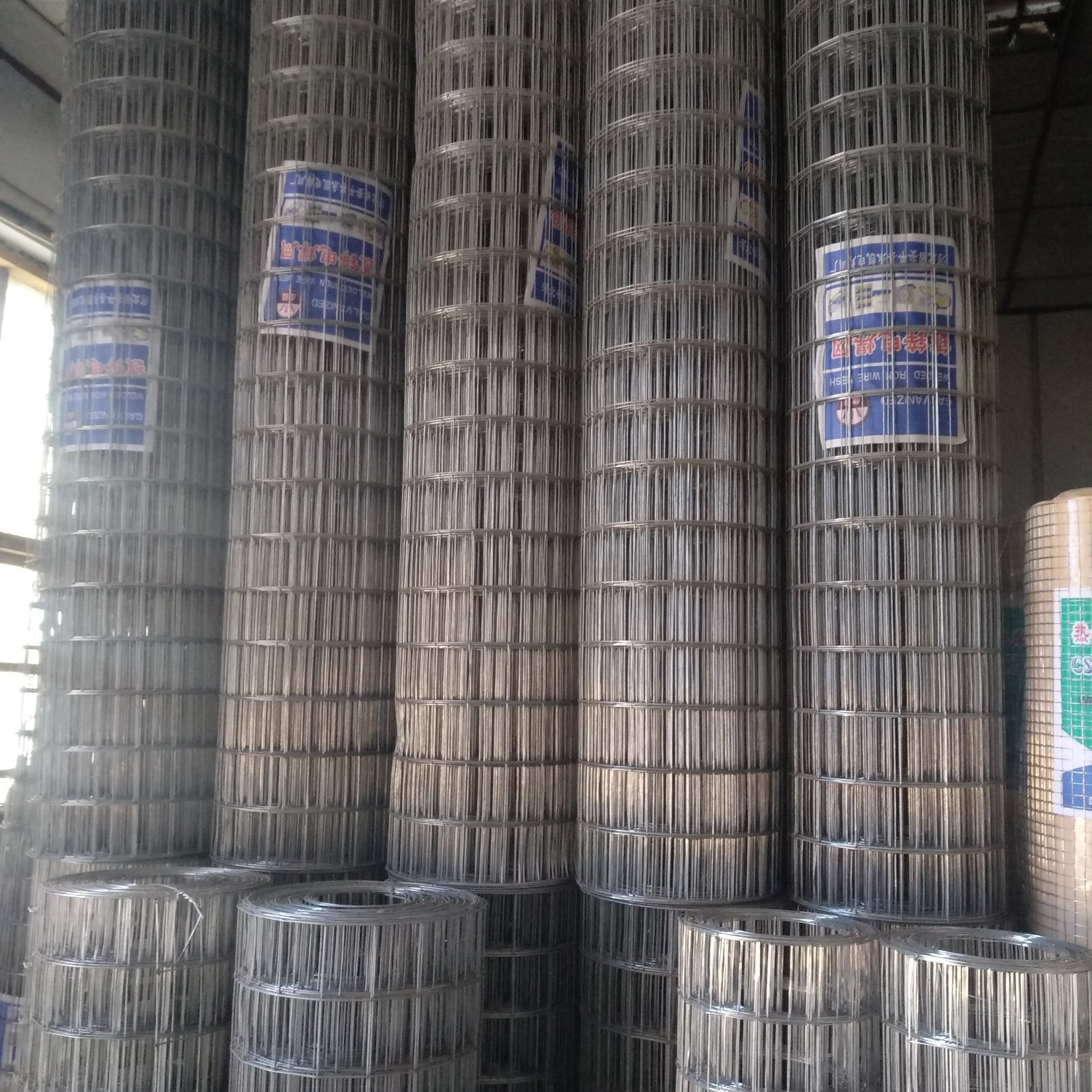 圈玉米网现货 河北镀锌圈玉米网 5*7孔镀锌电焊网 1/2正孔电焊网