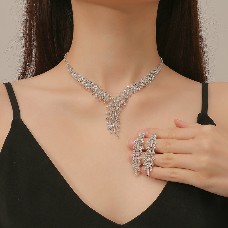 1 Juego Moda Geométrico Cobre Embutido Diamantes De Imitación Mujeres Aretes Collar display picture 5