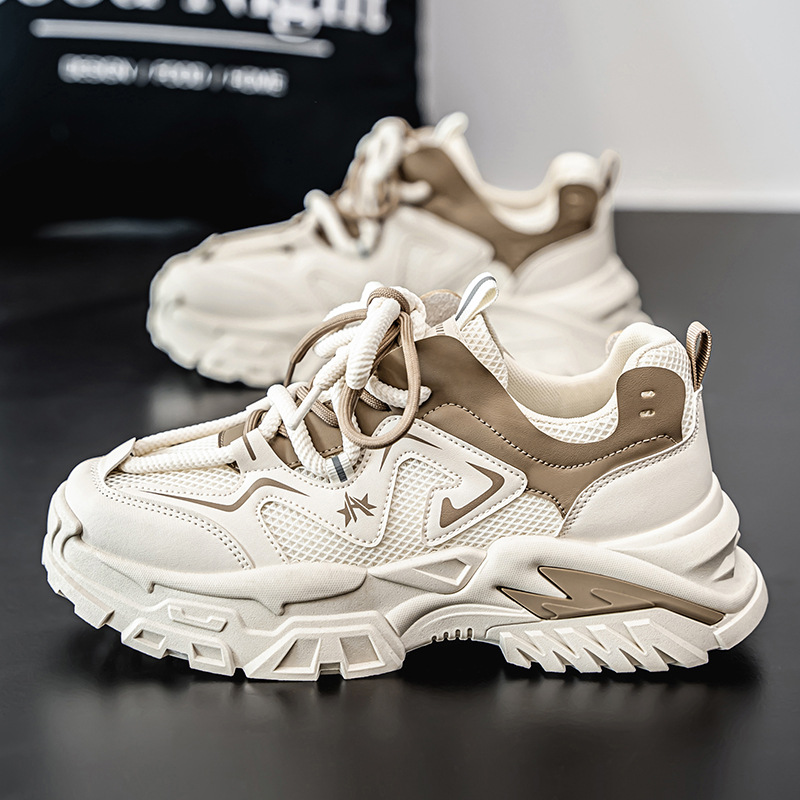 Zapatos deportivos de malla transpirable para hombre, modernos y versátiles, con suela gruesa para aumentar la altura, ideales para correr y deportes casuales.