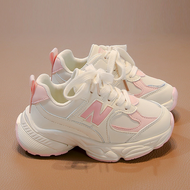 Nuevas zapatillas deportivas de primavera para niños 2026 zapatillas de corrida de moda para niñas con suela suave versátil para niños grandes y medianos