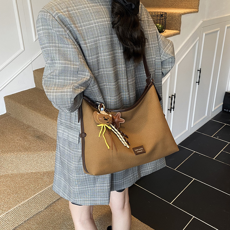 Bolsa de brazo de moda transfronteriza para mujeres 2025, nueva moda de otoño y invierno simple bolso de hombro coreano universal mochila de viaje