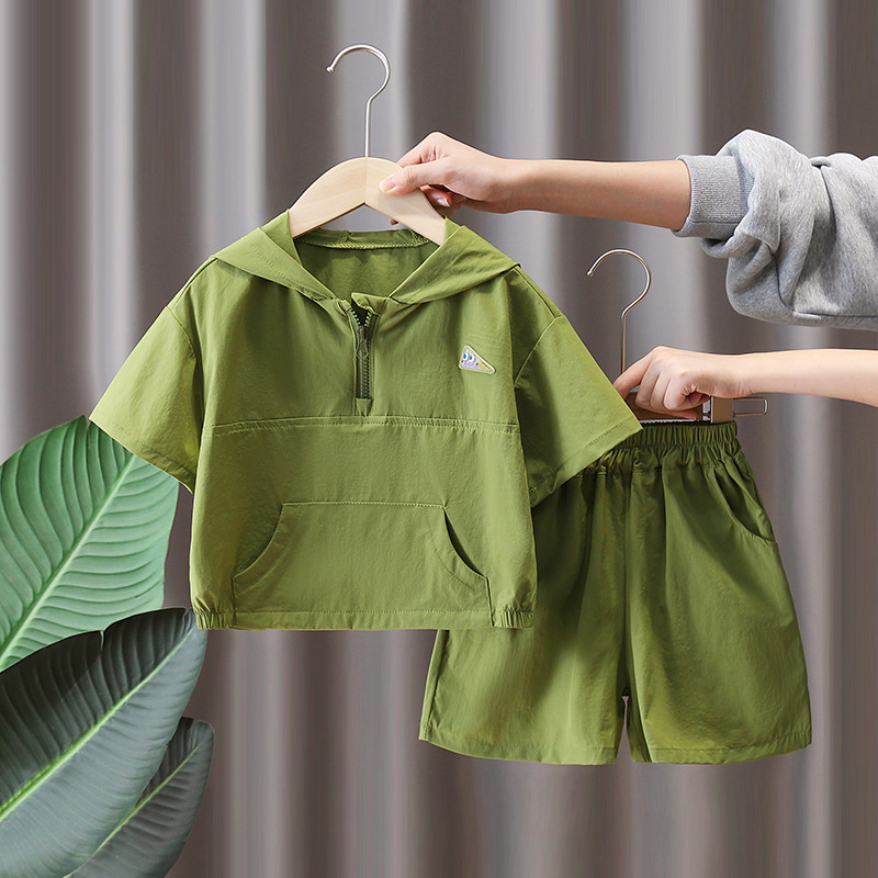 7230 Traje de manga corta de verano para niños 2025 nuevo estilo estilo occidental ropa con capucha para niños pantalones cortos estilo coreano fresco y hermoso estilo delgado