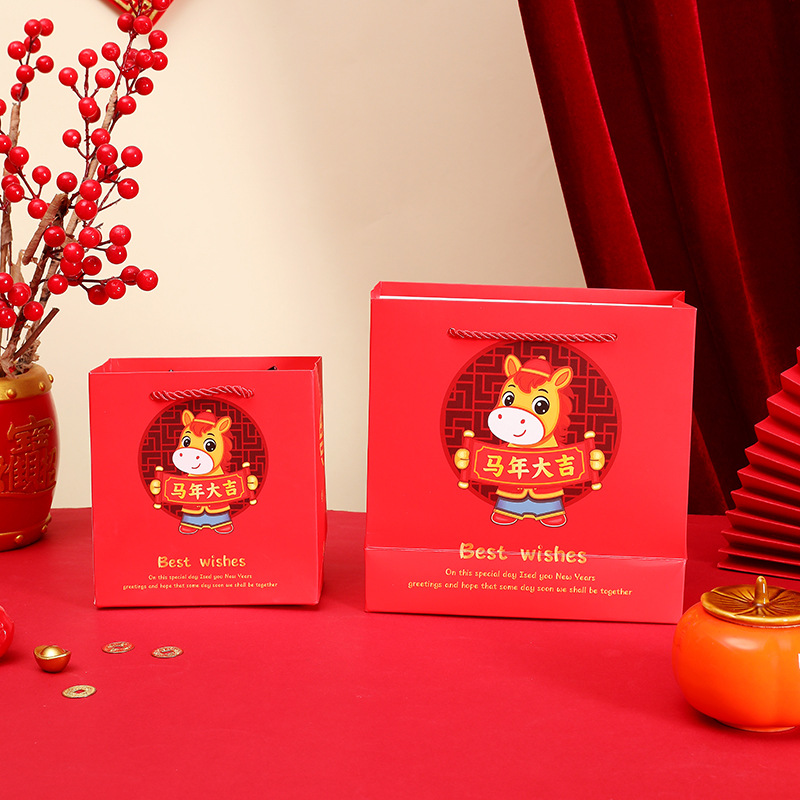 新款马年手提袋中国红礼品袋新年喜庆纸袋满月年会元旦糖果回礼袋