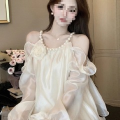 ハスの葉の辺の超仙のシャツの女性の秋のフランス式の絶美は首の上着の宮廷風の1字の肩のシフォンのシャツの新型を掛けます
